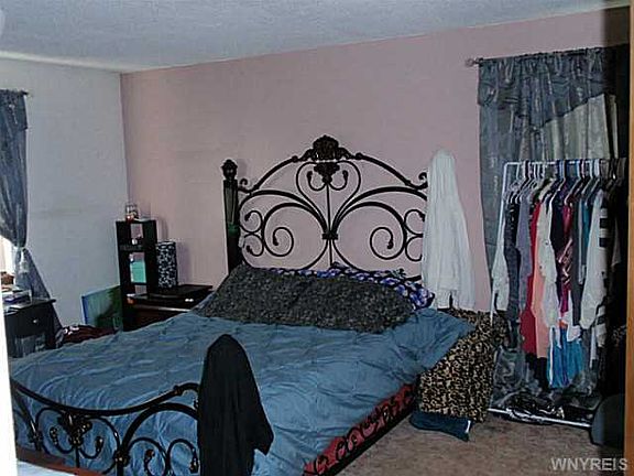 5th image of 290 Boll St