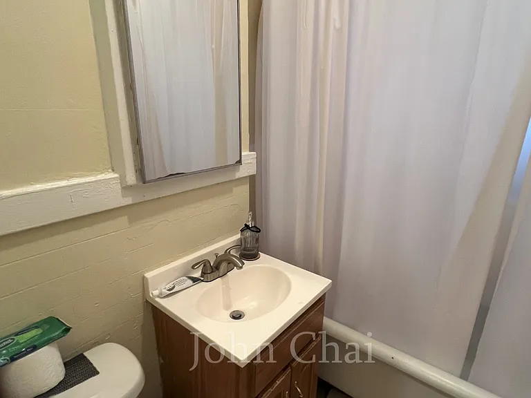 64 Woodstock Ave #10 — Photo 15