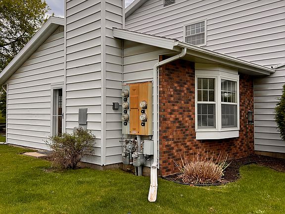 3rd image of 4045 Alberta Dr NE #1