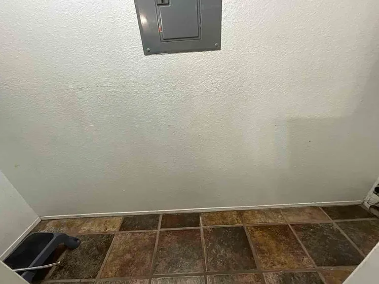 Laundry Hookups in unit (gas and electric)