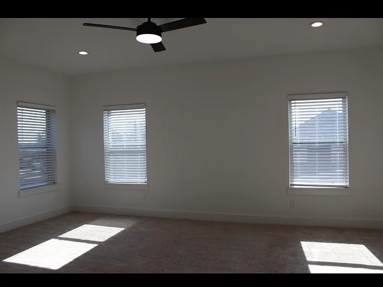 1630 E Davis Ave — Photo 9