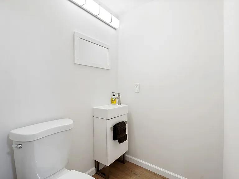 5351 Strathmore Ave — Photo 14