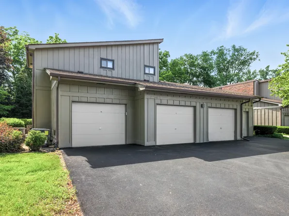2S404 Emerald Green Dr #44-H, Warrenville, IL 60555