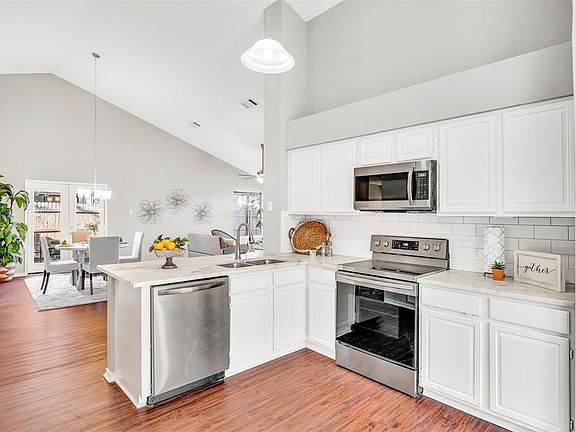 4th image of 1144 Prospect Dr
