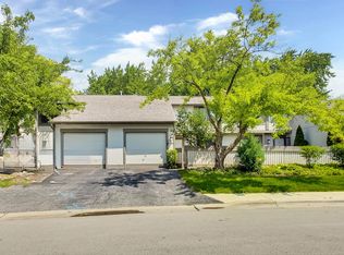 2545 Yarrow Ln, Rolling Meadows, IL 60008