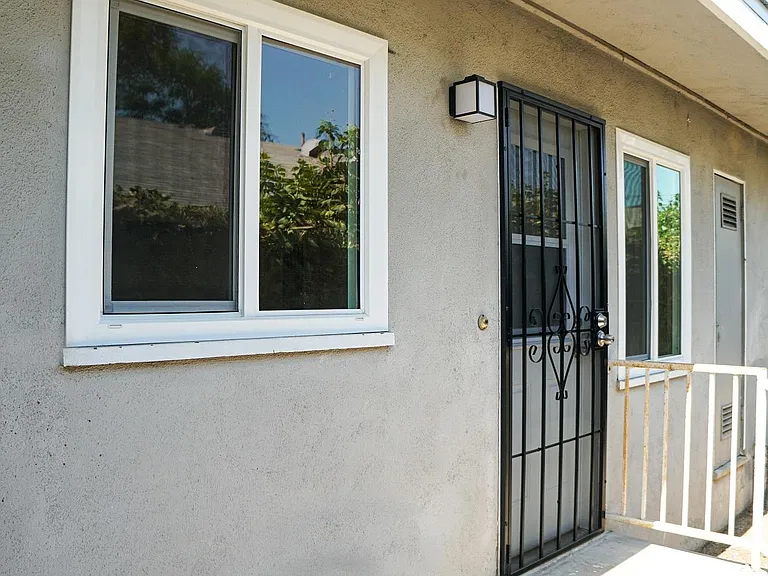 7708 S Pickering Ave #C — Photo 16