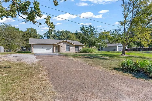 908 W State Highway 243 Photo 1