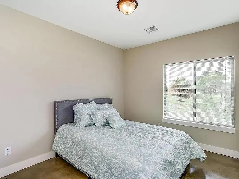 6429 S Vassar Ave — Photo 18