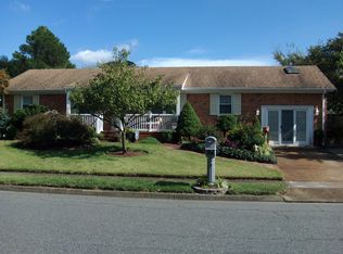 409 Meadow Creek Dr, Chesapeake, VA 23323