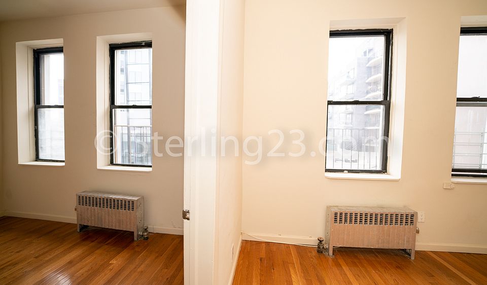 1st image of 27-16 Hoyt Ave S #5