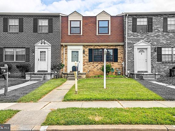 2nd image of 15 Holland Hill Ct