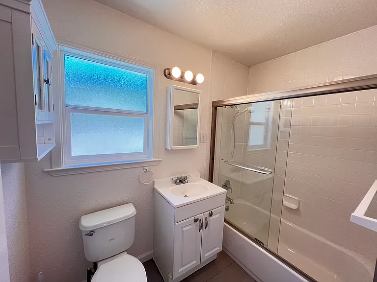 29 Upland Ave — Photo 13