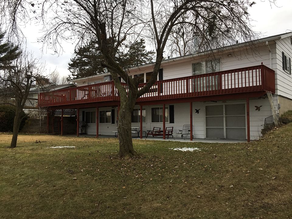 1st image of 608 Lake Wis Dr