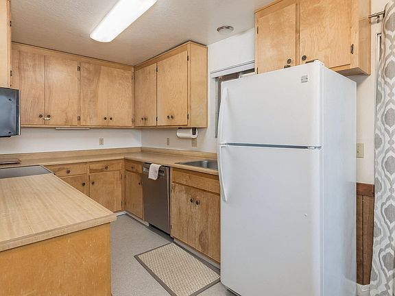 5th image of 1570 Wawona Way