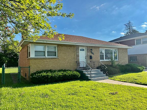 2nd image of 926 E 162nd Pl