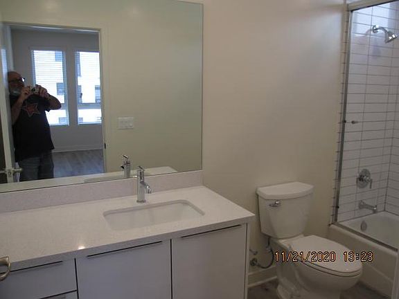 2nd image of 4400 Cahuenga Blvd #204