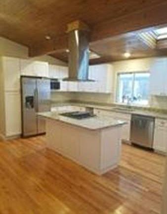 4th image of 156 Bachelor St