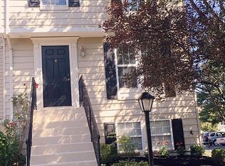 45272 Gable Sq, Sterling, VA 20164