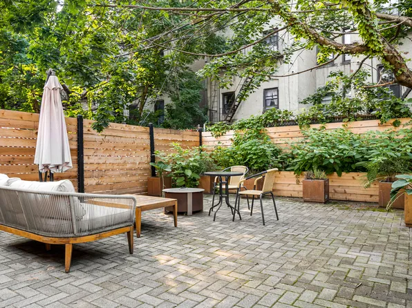 456 Bainbridge Street image 4 of 40