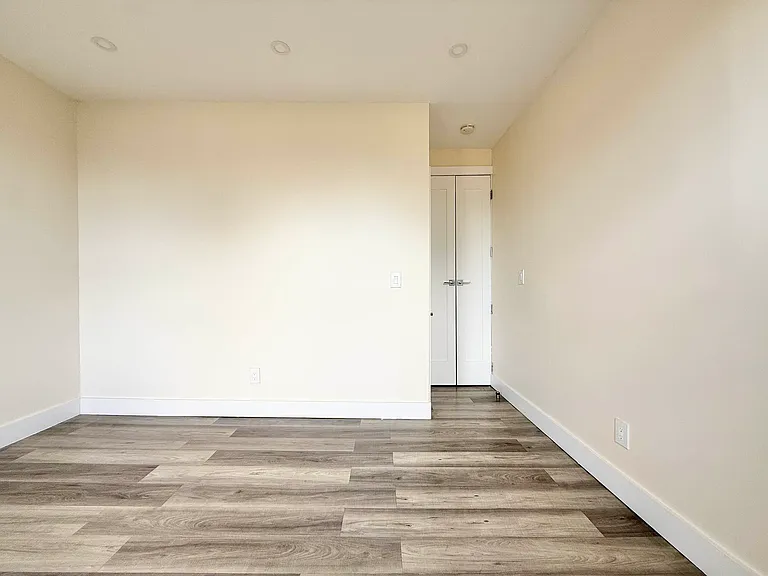 30 Rogers Ave #2D — Photo 3