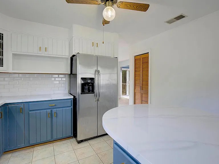742 Elmhurst Rd — Photo 8