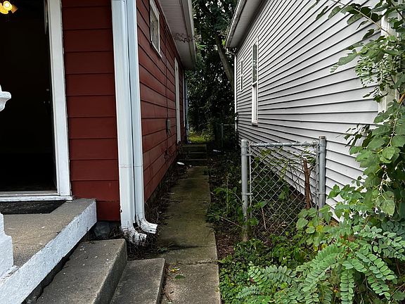 3rd image of 520 S Warman Ave