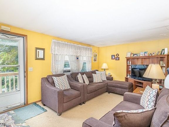 2nd image of 29 Lawrence Dr