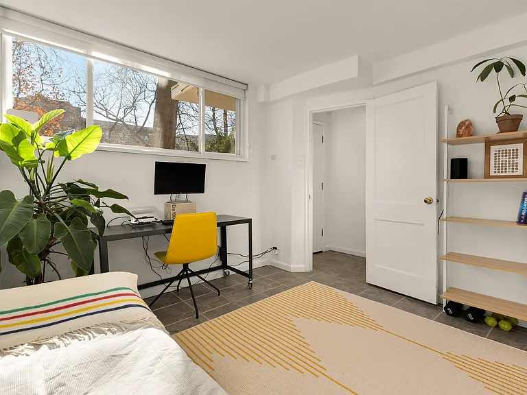 1733 Harvard St NW — Photo 4