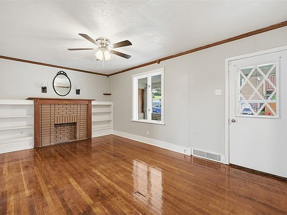 5th image of 921 Walnut St