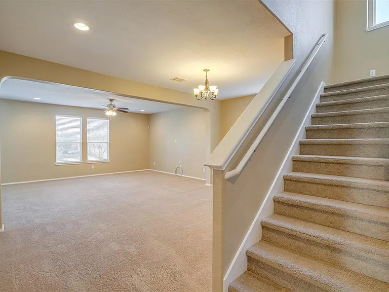 1109 Sussex Pl — Photo 11