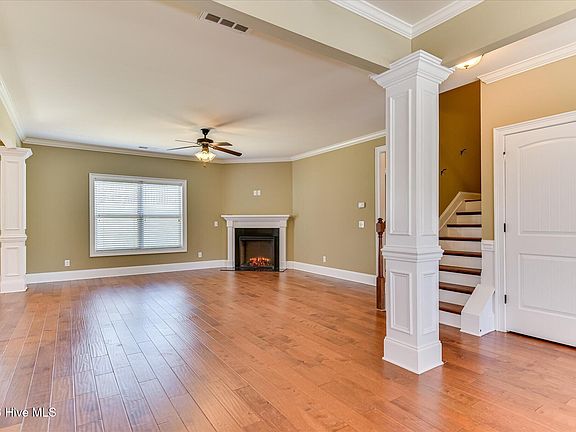 3rd image of 360 Bella Rose Drive