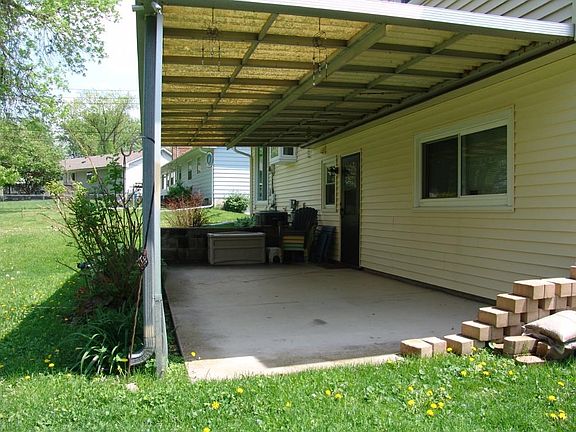 Covered back yard Patio