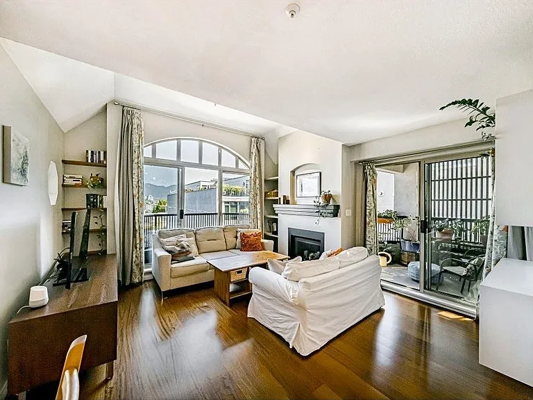 55 E 10th Ave #3 — Photo 3