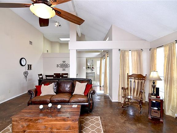4th image of 8109 Regatta Dr