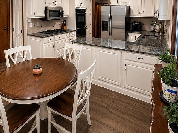 4th image of 3020 Andrews Pl