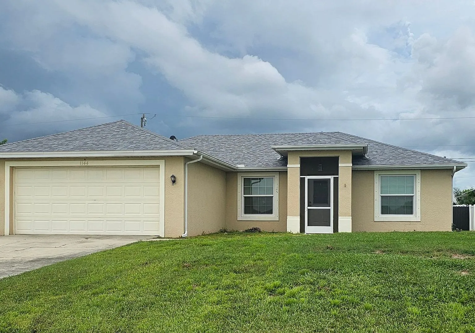 3/2/2 Single Family Home - Annual Rental — Photo 1