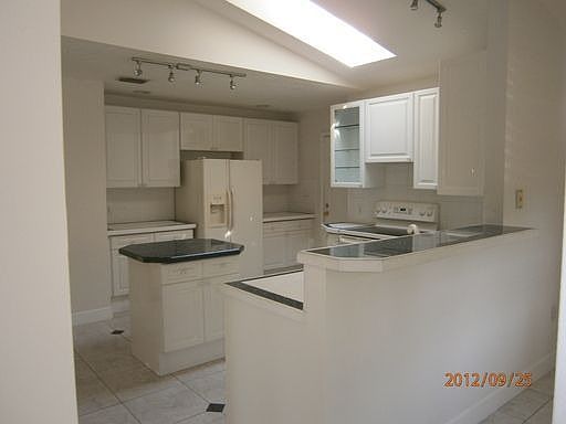 4th image of 2600 Formosa Ave
