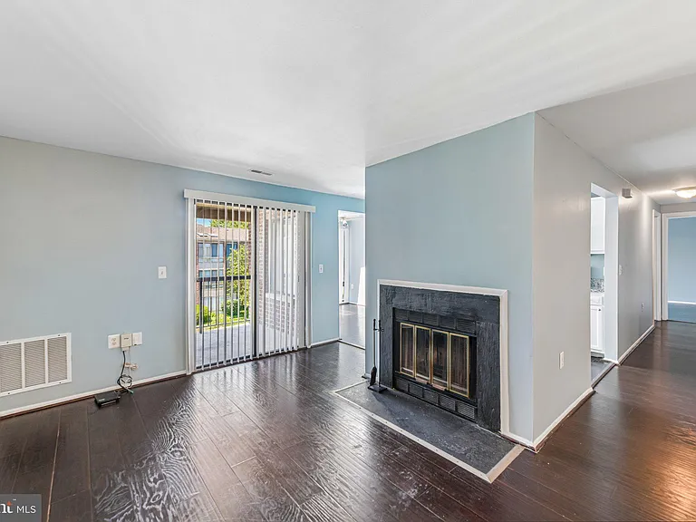 18131 Chalet Dr #301 — Photo 9