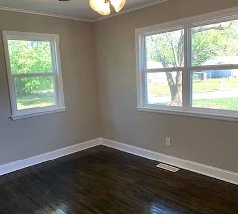 4th image of 2534 E Sidney Ave