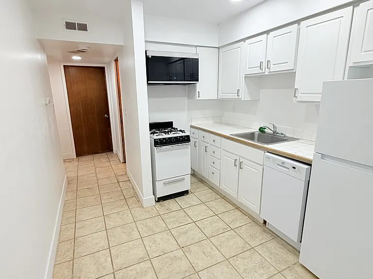 1334 Lakeview Blvd E — Photo 17