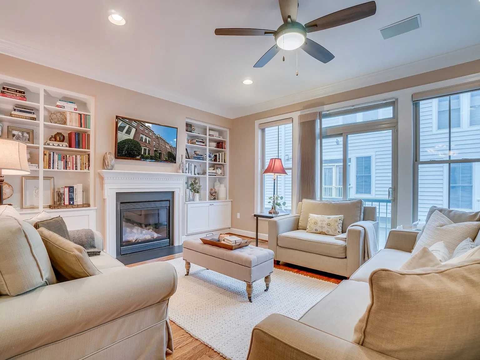 3 bed, 2055 sqft, $4,500 — Photo 1