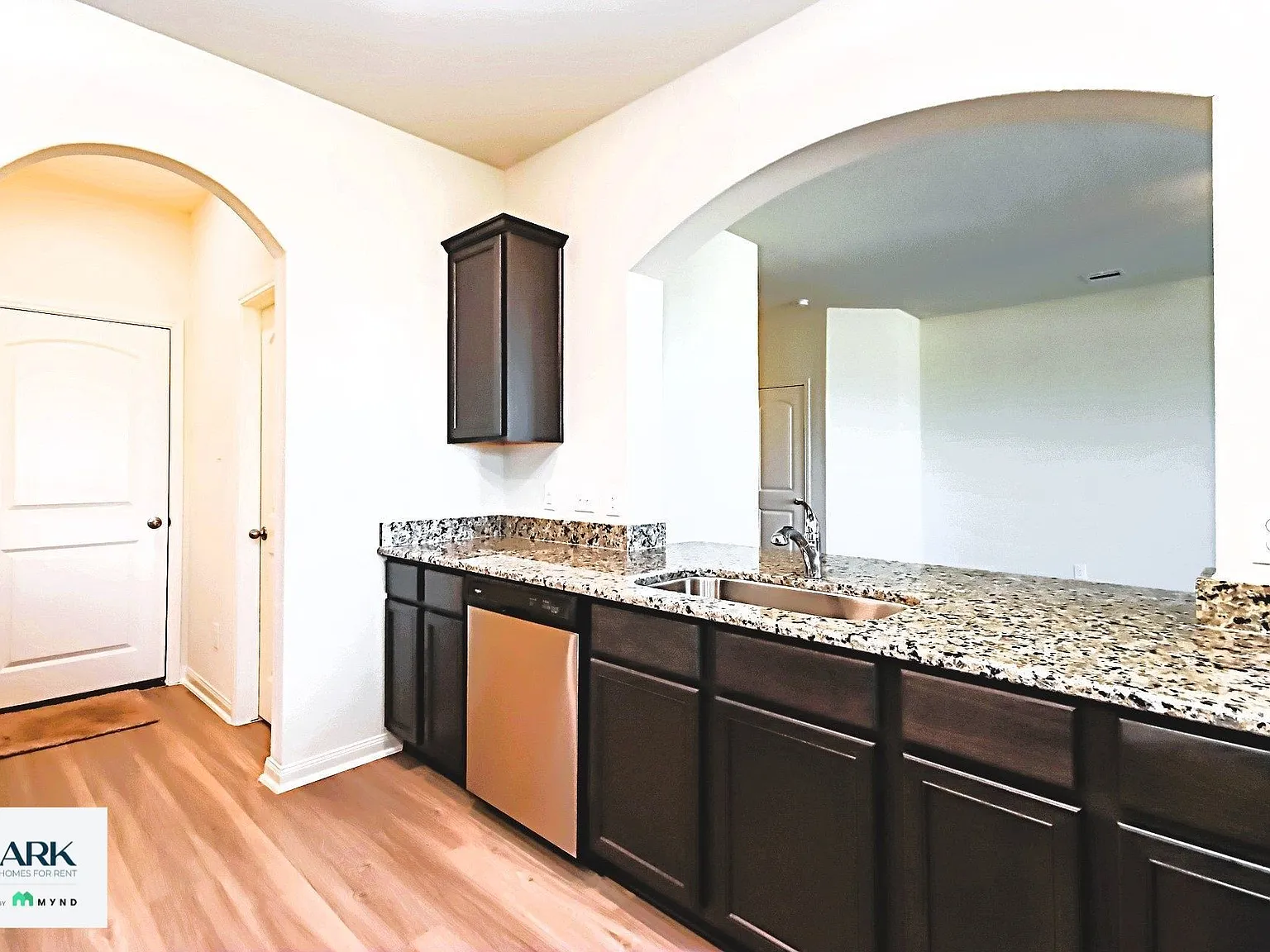 4 bed, 2.5 bath, 2317 sqft, $1,924 — Photo 4