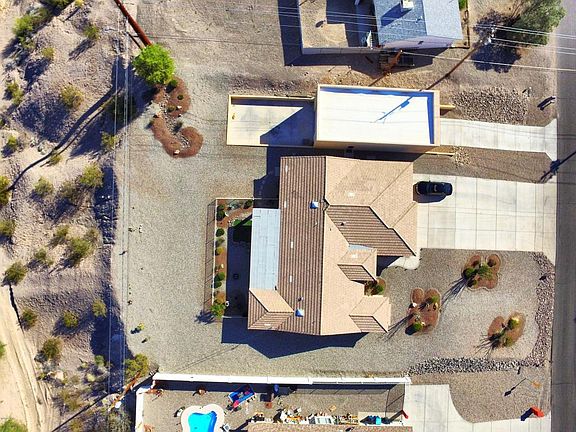 3rd image of 1015 Sunny Ridge Dr