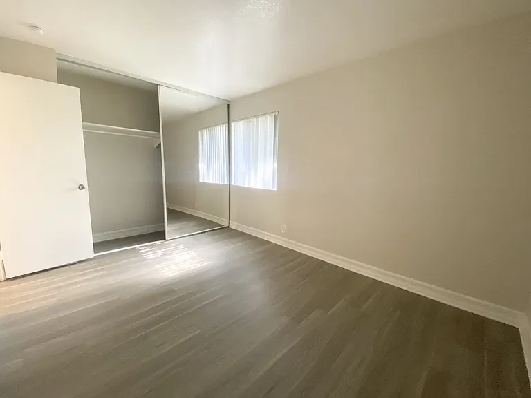 Chateau Spring Gardens Apartments — Photo 13
