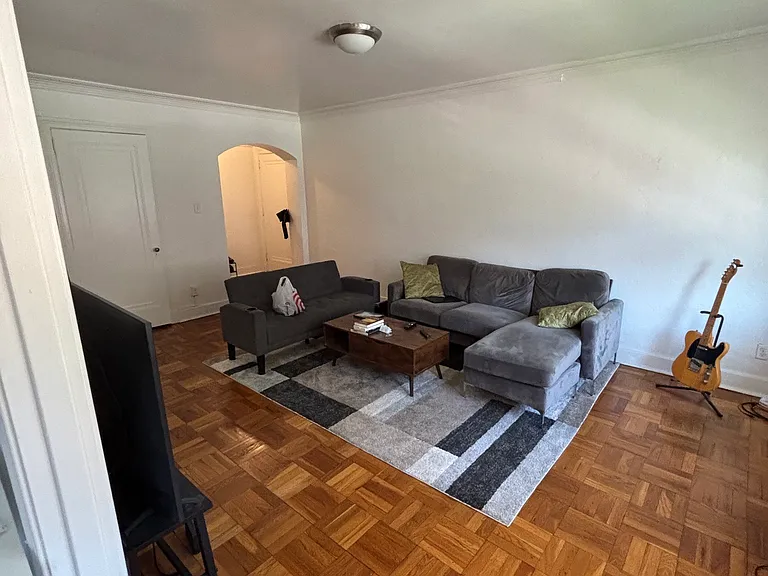 5640 Hobart St #5 — Photo 1