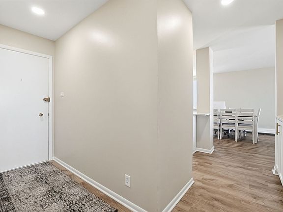 4th image of 9740 S Pulaski Rd APT 605