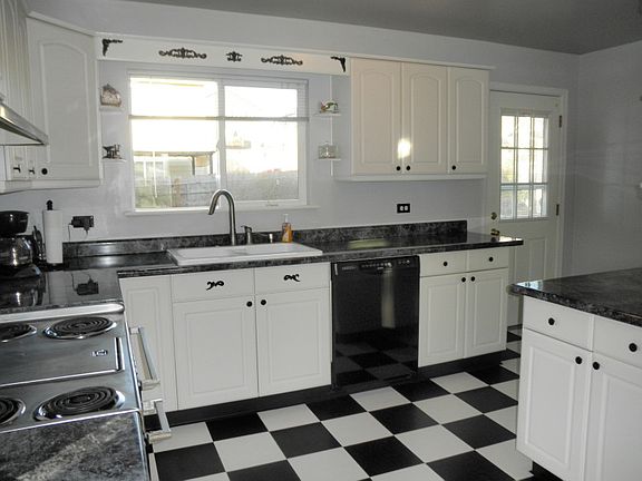 4th image of 4116 NE 50th St