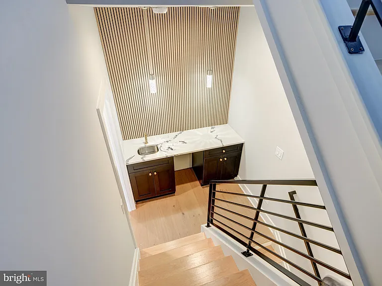 1933 N Leithgow St #35-1 — Photo 34