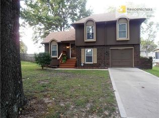 7404 E 119th St, Grandview, MO 64030