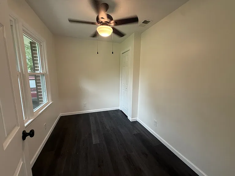 23 Lovell St NE — Photo 9